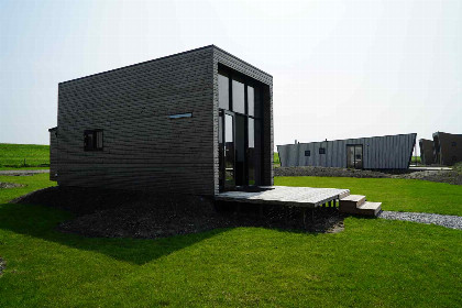 001 Gezellig Tiny House voor 2 personen aan het IJsselmeer op een vakantiepark in Hindeloopen