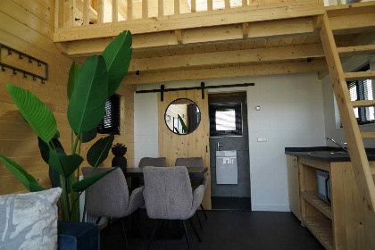 003 Gezellig Tiny House voor 2 personen aan het IJsselmeer op een vakantiepark in Hindeloopen