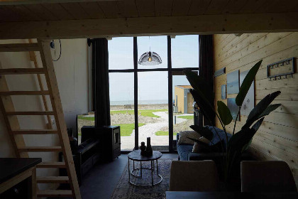 004 Gezellig Tiny House voor 2 personen aan het IJsselmeer op een vakantiepark in Hindeloopen