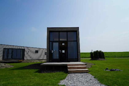 010 Gezellig Tiny House voor 2 personen aan het IJsselmeer op een vakantiepark in Hindeloopen