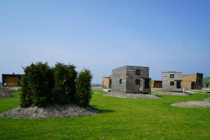 022 Gezellig Tiny House voor 2 personen aan het IJsselmeer op een vakantiepark in Hindeloopen