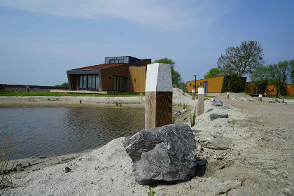 031 Gezellig Tiny House voor 2 personen aan het IJsselmeer op een vakantiepark in Hindeloopen