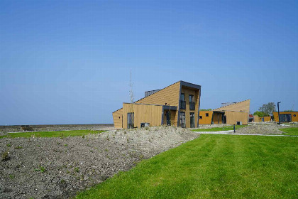 025 Ruime chalet voor 10 personen aan het IJsselmeer op een vakantiepark in Hindeloopen