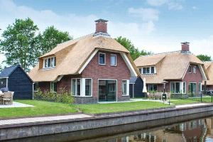 8 persoons huisdiervriendelijke wellnessvilla met sauna aan de Friese Meren