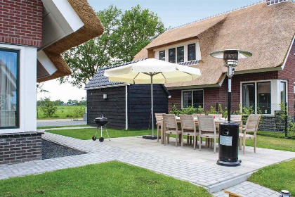 010 8 persoons huisdiervriendelijke wellnessvilla met sauna aan de Friese Meren