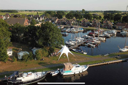 022 8 persoons huisdiervriendelijke wellnessvilla met sauna aan de Friese Meren