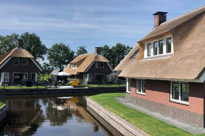 024 8 persoons huisdiervriendelijke wellnessvilla met sauna aan de Friese Meren