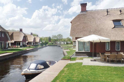 021 Heerlijk wellness villa met sauna voor 8 personen aan de Friese Meren