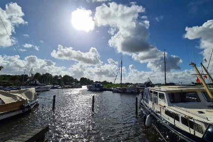 024 Heerlijk wellness villa met sauna voor 8 personen aan de Friese Meren