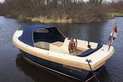 028 Heerlijk wellness villa met sauna voor 8 personen aan de Friese Meren