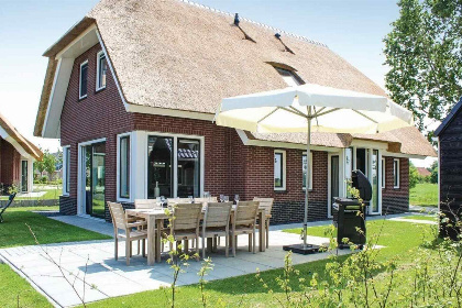 005 Huisdiervriendelijke luxe villa met sauna aan De Friese Meren