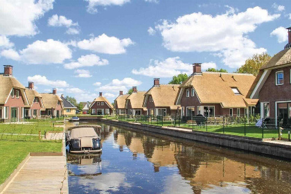 006 Huisdiervriendelijke luxe villa met sauna aan De Friese Meren