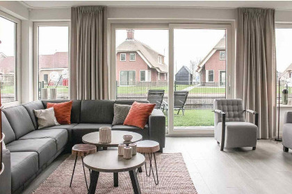 005 Kindvriendelijke villa voor 10 personen aan het water in Friesland