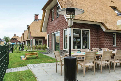 017 Kindvriendelijke villa voor 10 personen aan het water in Friesland