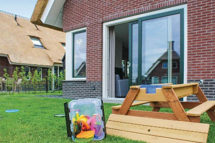 023 Kindvriendelijke villa voor 10 personen aan het water in Friesland