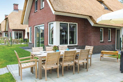 006 Kindvriendelijke villa voor 8 personen aan het water in Friesland