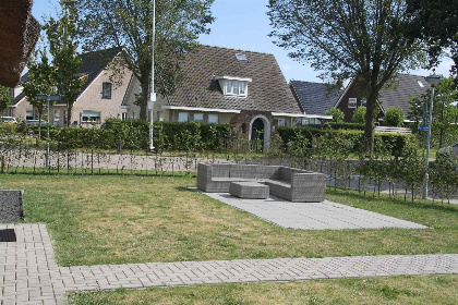 018 Ruime villa voor 8 personen aan het water in Friesland