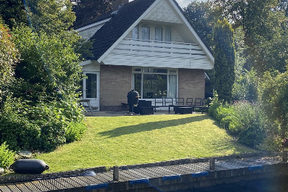 001 Vrijstaand 8 2 pers. vakantiehuis direct aan het water in Idskenhuizen