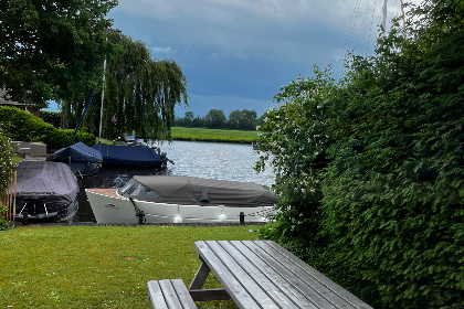 017 Vrijstaand 8 2 pers. vakantiehuis direct aan het water in Idskenhuizen