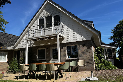 025 Vrijstaand 8 2 pers. vakantiehuis direct aan het water in Idskenhuizen