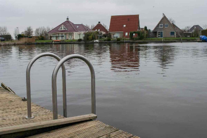 030 Heerlijk 6 persoons villa in Koudum nabij mooie Friese meren