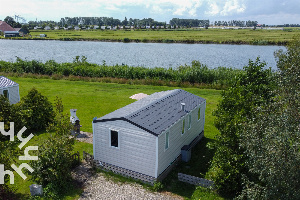 4 persoons chalet in Lemmer met buiten open haard en vrij uitzicht over het water