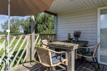 021 4 persoons chalet in Lemmer met buiten open haard en vrij uitzicht over het water