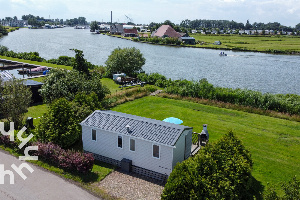 Comfortabel 4 persoons chalet in Lemmer met uitzicht over het water