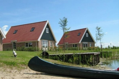 025 Knus 16 persoons groepsblokhut met 4 tiny houses nabij Lemmer