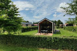 Luxe 4 persoons tiny house op vakantiepark Eigen Wijze