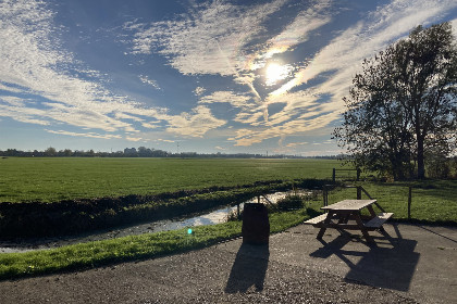 003 2 persoons boerderijhuisje vlakbij het Sneekermeer