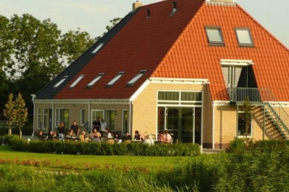 011 Prachtig gelegen groepsaccommodatie voor 16 personen in Friesland