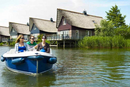012 Luxe 8 persoons Vissersvilla op Beach Resort Makkum aan het IJsselmeer