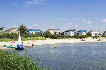 016 Luxe 8 persoons Vissersvilla op Beach Resort Makkum aan het IJsselmeer