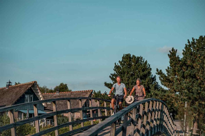 017 Luxe 8 persoons Vissersvilla op Beach Resort Makkum aan het IJsselmeer