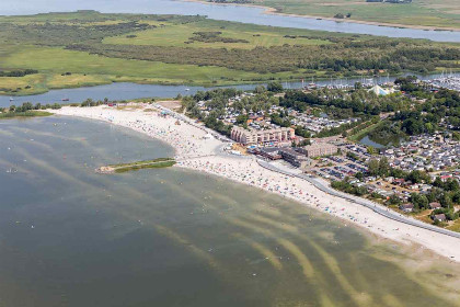 018 Prachtig 6 persoons vakantiehuis op Beach Resort Makkum in Friesland