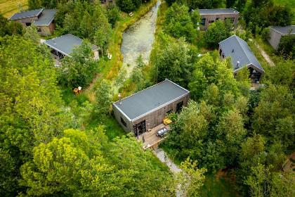 007 6 persoons vakantiehuis met houtkachel op een vakantiepark in Friesland