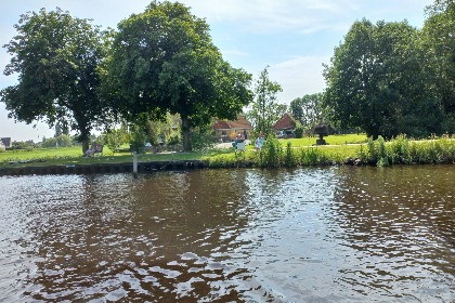 009 Sfeervol 2 persoons vakantiehuis nabij het water in Grou, Friesland