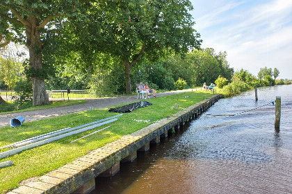 013 Sfeervol 2 persoons vakantiehuis nabij het water in Grou, Friesland