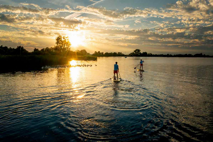 019 4 persoons vakantiehuis met steiger aan het water in Pean buiten, Friesland