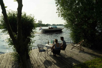 006 Prachtig 6 persoons chalet aan het water gelegen in Friesland