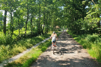 027 Prachtige 7 persoons woonboerderij met grote tuin en vrij uitzicht in Friesland