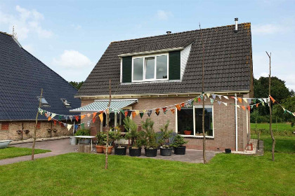 031 Prachtige 7 persoons woonboerderij met grote tuin en vrij uitzicht in Friesland