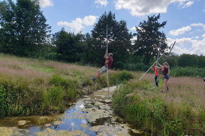 049 Prachtige 7 persoons woonboerderij met grote tuin en vrij uitzicht in Friesland