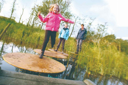 061 Prachtige 7 persoons woonboerderij met grote tuin en vrij uitzicht in Friesland