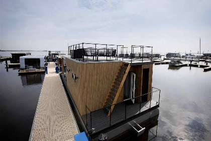 031 Gezellig 4 persoons houseboat in Friesland