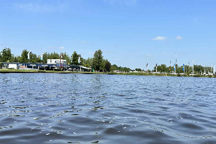 034 Gezellig 4 persoons houseboat in Friesland