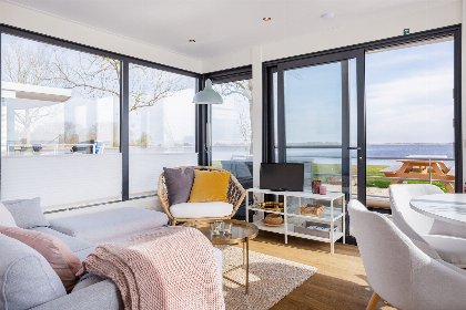 001 Houseboat Agua Dolce met tuin en prive aanlegsteiger aan het Sneekermeer   Paviljoenwei 4 12 | Sneek (Offingawier)