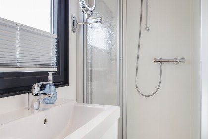012 Houseboat Agua Dolce met tuin en prive aanlegsteiger aan het Sneekermeer   Paviljoenwei 4 12 | Sneek (Offingawier)