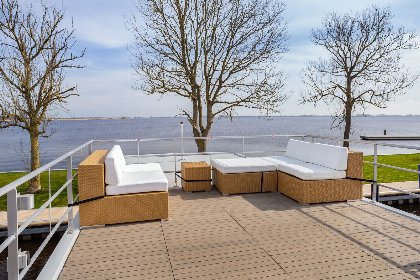 015 Houseboat Agua Dolce met tuin en prive aanlegsteiger aan het Sneekermeer   Paviljoenwei 4 12 | Sneek (Offingawier)